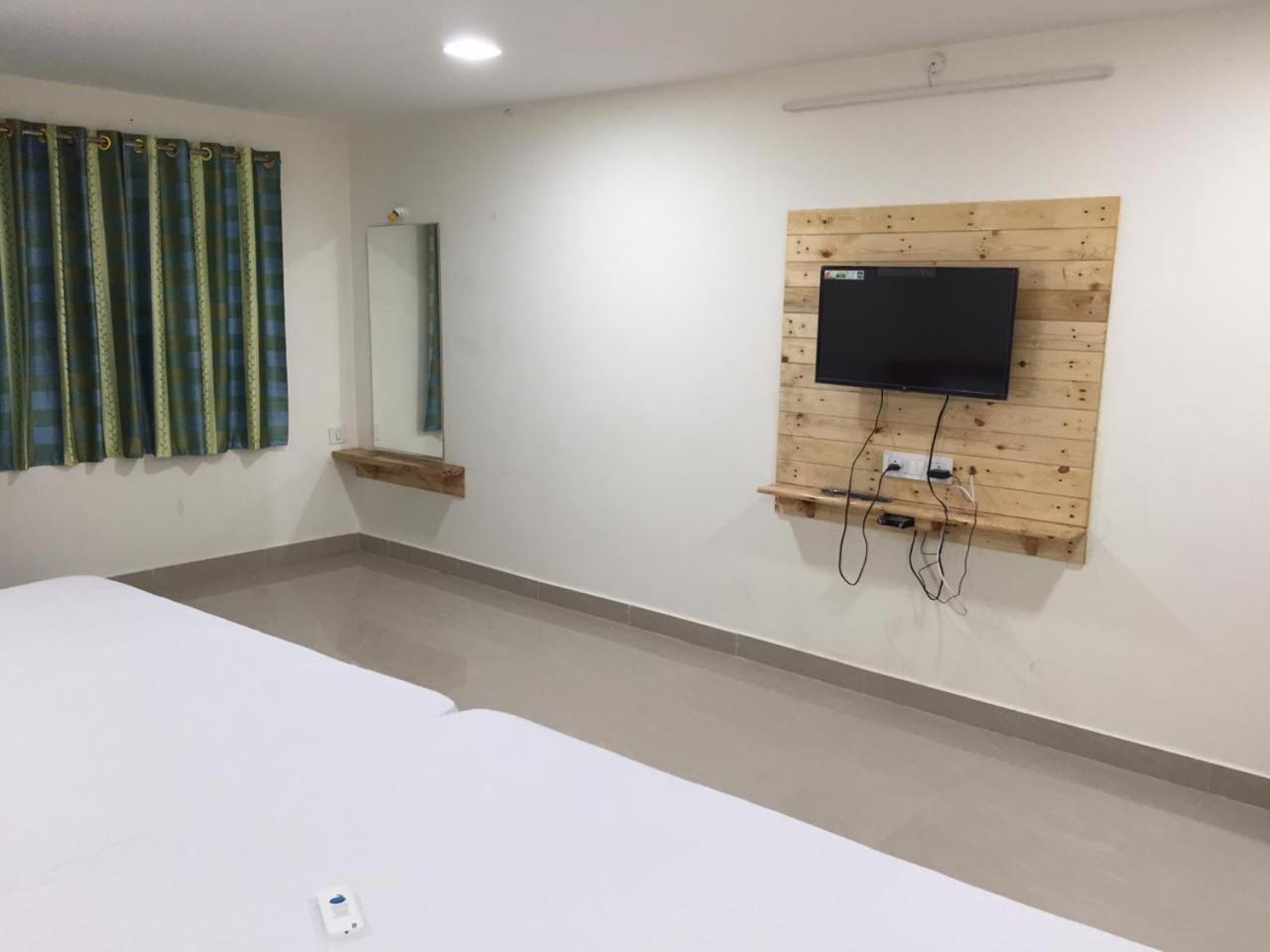 Aditi Rooms Tiruchirappalli Exteriör bild